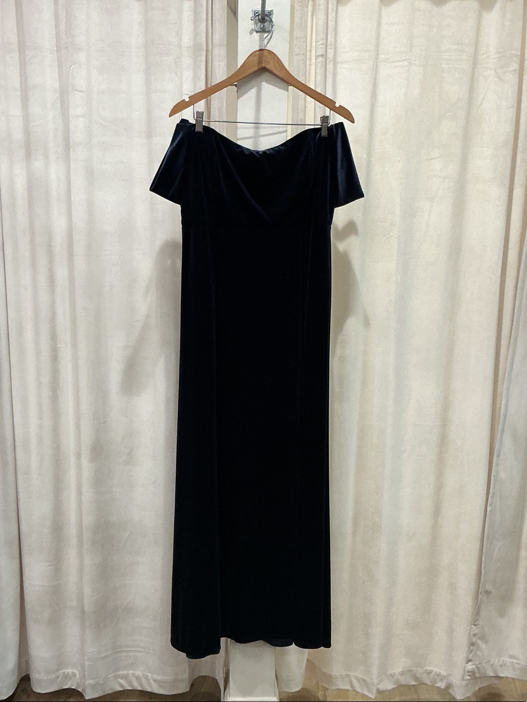 Dessy Collection Off-Shoulder Navy Blue Velvet Maxi Dress